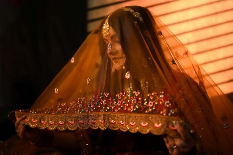 20Poses to Capture the Beauty of an Indian Bride